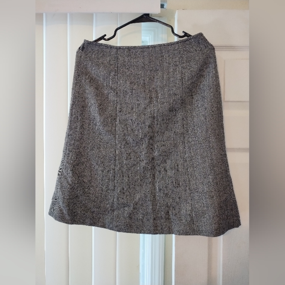 J Crew Wool Skirt Size 6. Lined With 100% Acetate Zipper/Hook Side Closu…
